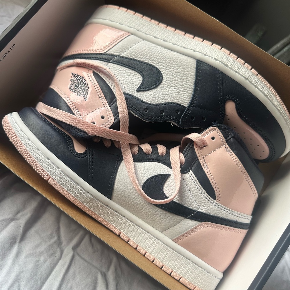 Air Jordan 1 Retro High OG SE “ Bubble Gum” Women’s size 7